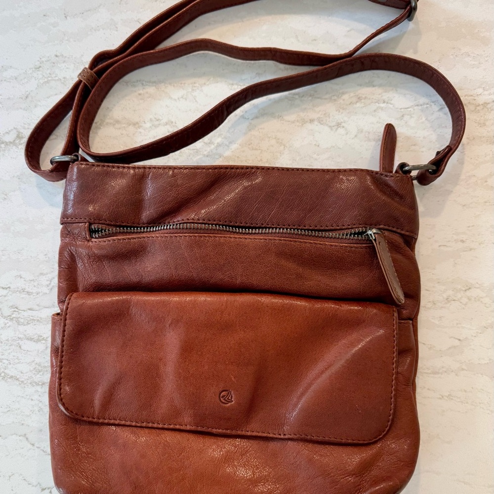 ANTONIO VALERIA Leather Chestnut Brown Purse w/adjustable strap & front pocket